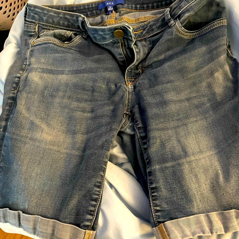 Women’s Apt 9 jean shorts. Lightly worn. In good condition. Smoke free home.